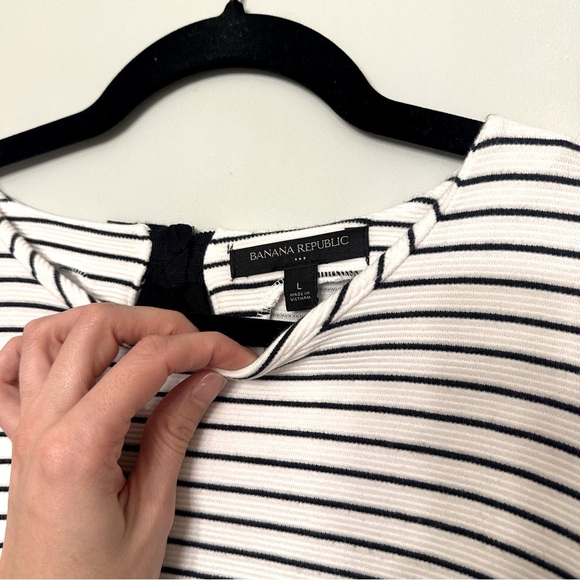 Banana Republic 100% cotton Flowy Blouse White and Navy Stripes Bow Size Large - Picture 4 of 9